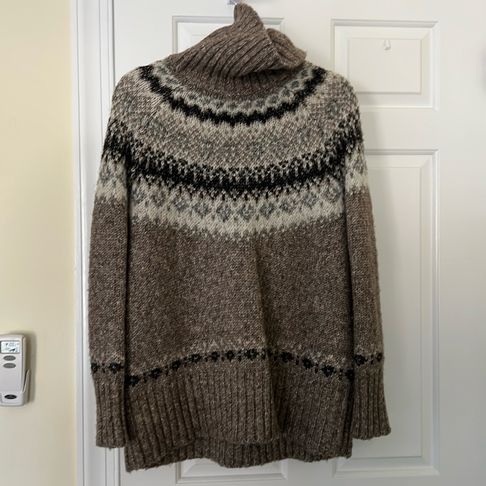 Tuckernuck sweater, size small